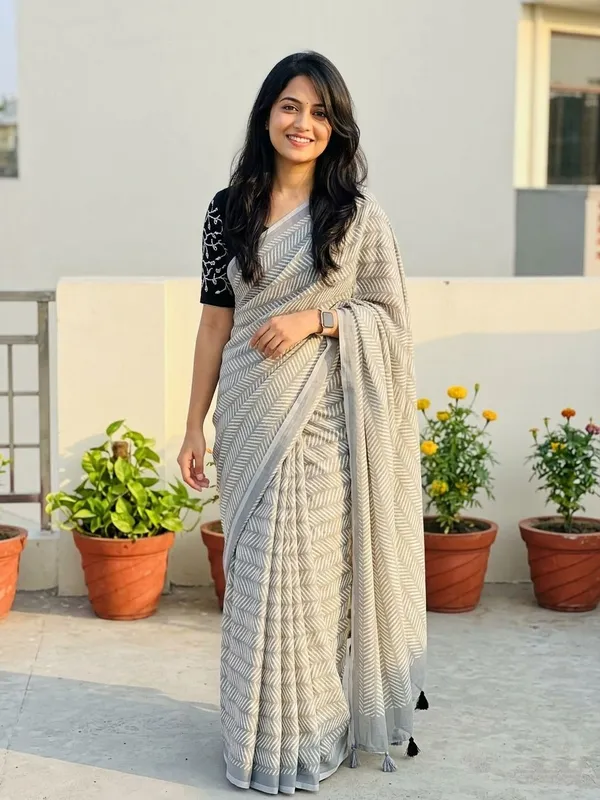 Geometric_Print_Daily_Wear_Chiffon_Saree_(Grey)