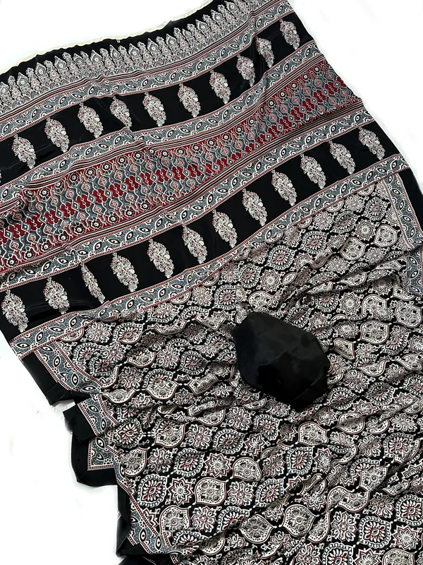 Printed,_Floral_Print,_Geometric_Print_Bollywood_Crepe_Saree_(Black)