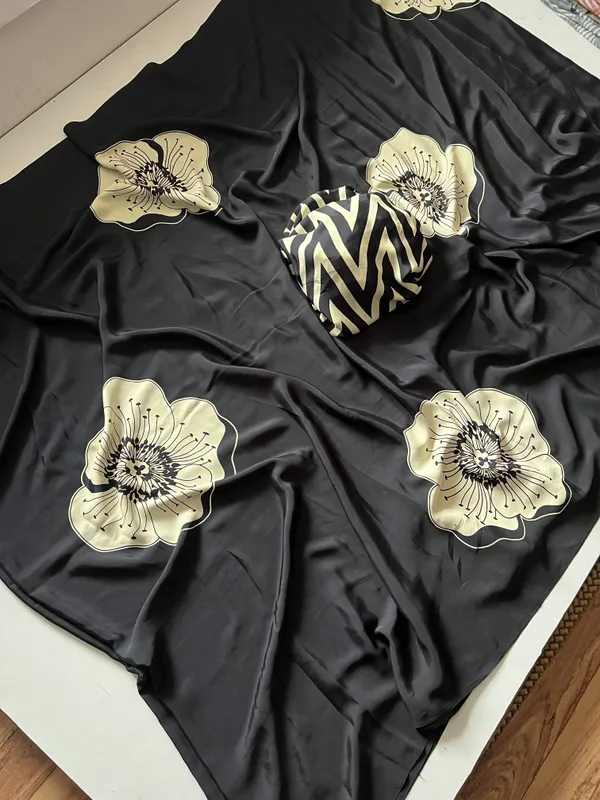 Floral_Print,_Printed_Assam_Silk_Crepe_Saree_(Black)