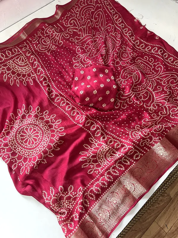 Woven_Bandhani_Art_Silk,_Silk_Blend_Saree_(Red)