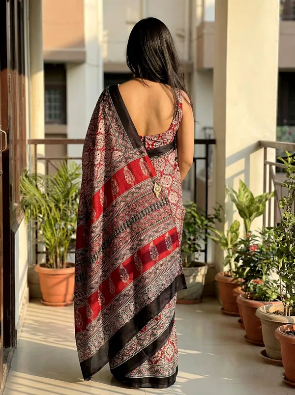 Printed_Bollywood_Crepe_Saree_(Red)