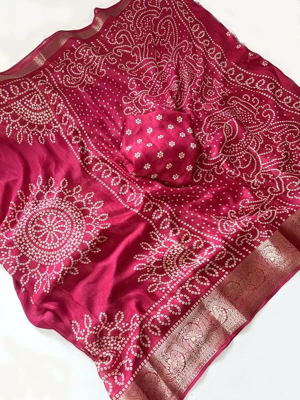 Printed,_Geometric_Print_Bandhani_Silk_Blend,_Art_Silk_Saree_(Red)