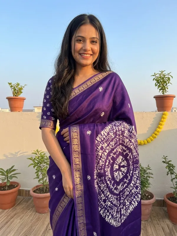 Floral_Print,_Printed,_Temple_Border_Bandhani_Viscose_Rayon_Saree_(Purple)