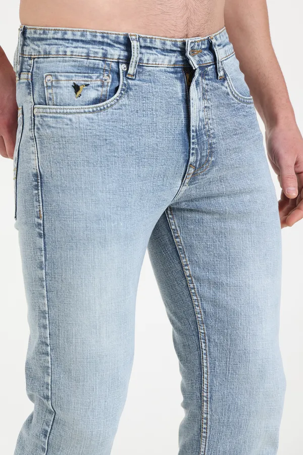 Vintage_Frost_Blue_Straight_Jeans
