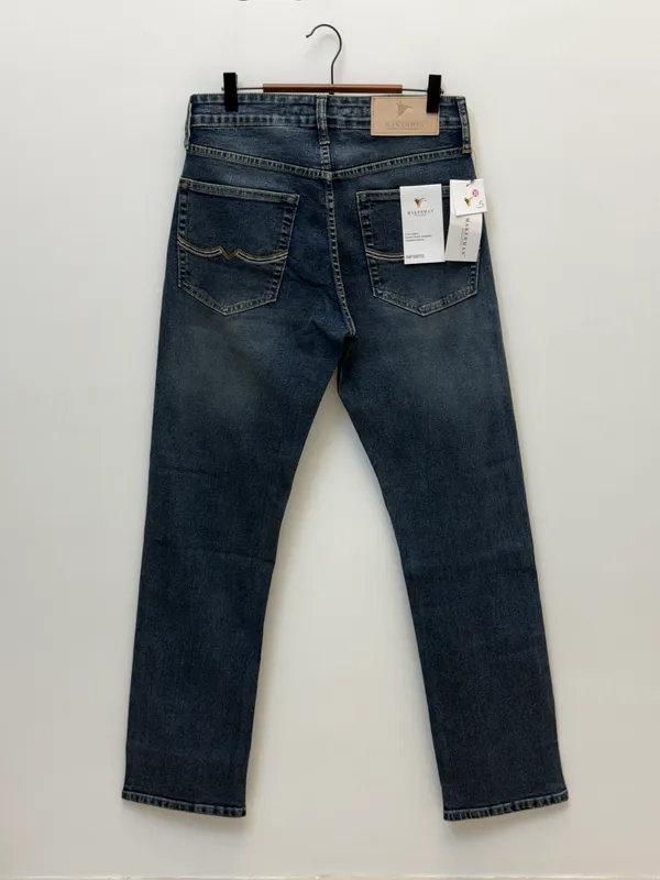 Classic_Vintage_Wash_Straight_Jeans