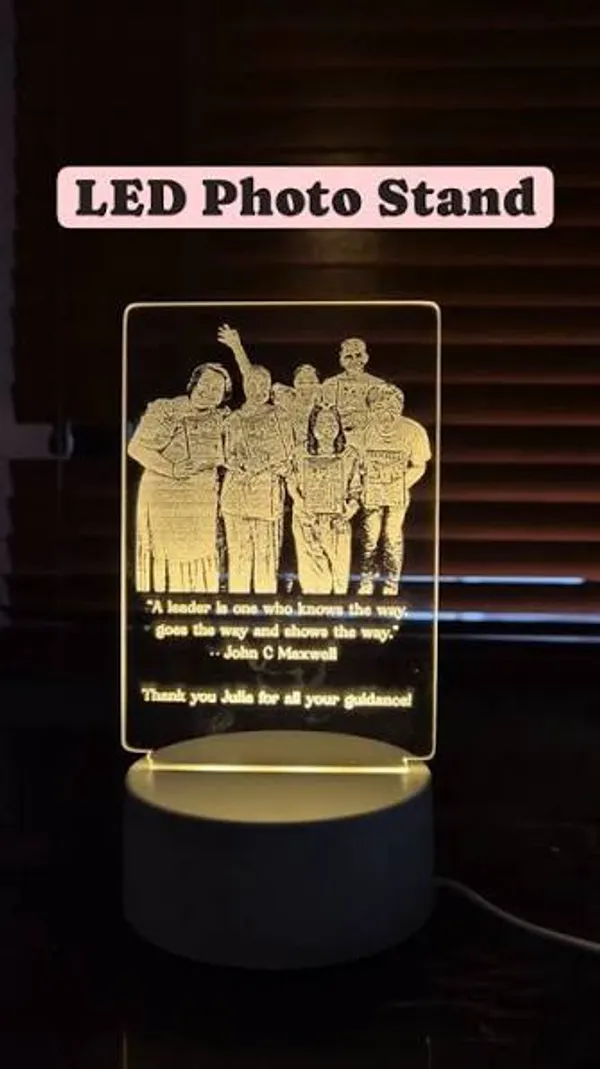 Acrylic_Laser_Engraved_Photo_LED_Night_Lamp_With_Wooden_Base