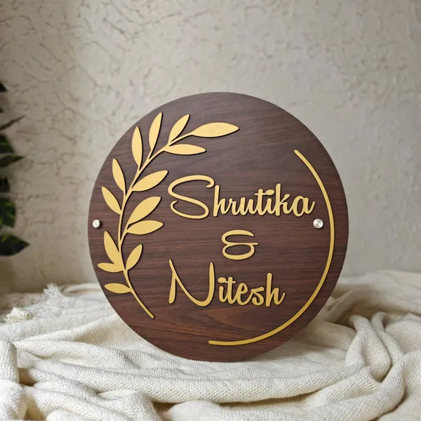 Wood_Golden_Foil_Round_Personalized_Couple_Home_Name_Plate