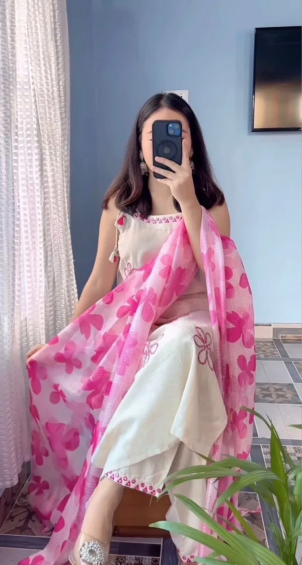 Elegant_Off_White_Floral_Kurta_Set_With_Printed_Dupatta_Off_White_Pink