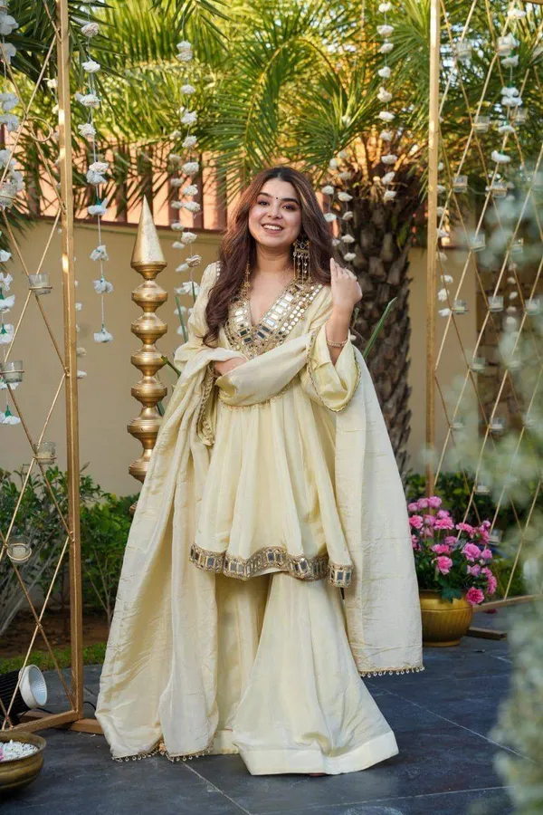 Ivory_Royale_Mirror_Work_Silk_Suit_Set_with_Dupatta