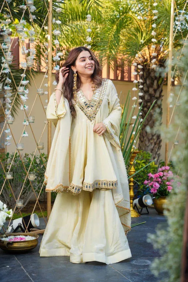 Ivory_Royale_Mirror_Work_Silk_Suit_Set_with_Dupatta