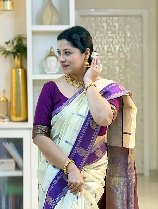 Kleoraa_Lichi_Silk_Jacquard_Saree_with_Rich_Pallu_&_Designer_Border