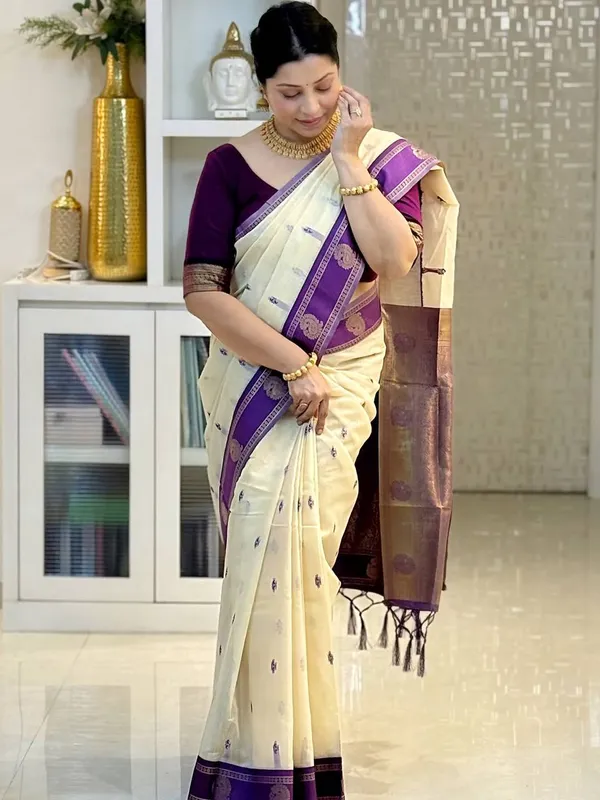 Kleoraa_Lichi_Silk_Jacquard_Saree_with_Rich_Pallu_&_Designer_Border