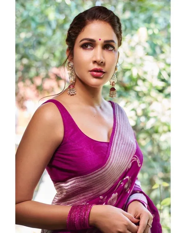 Soft_Lichi_Silk_Saree_with_Rich_Jacquard_Work_&_Designer_Pallu_with_Running_Blouse