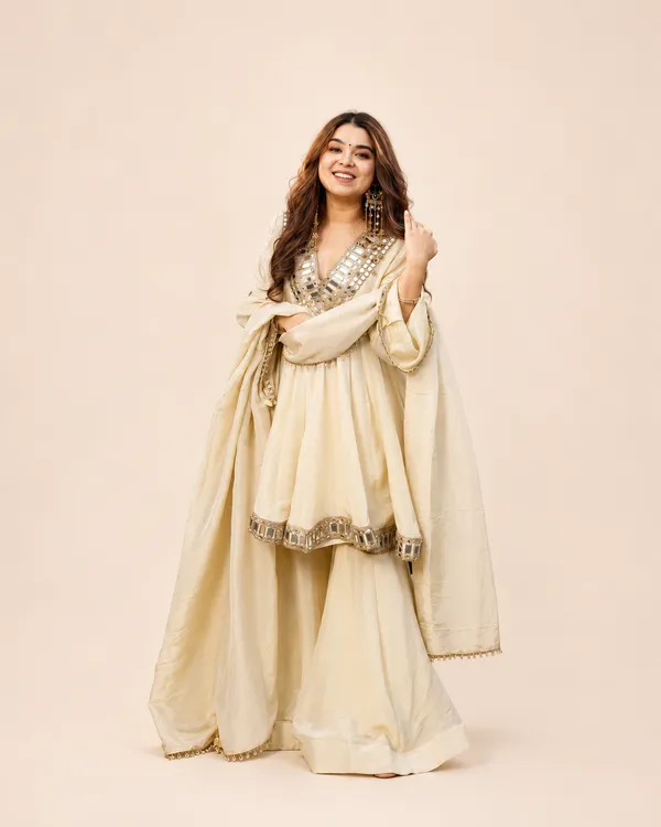 Ivory_Royale_Mirror_Work_Silk_Suit_Set_with_Dupatta