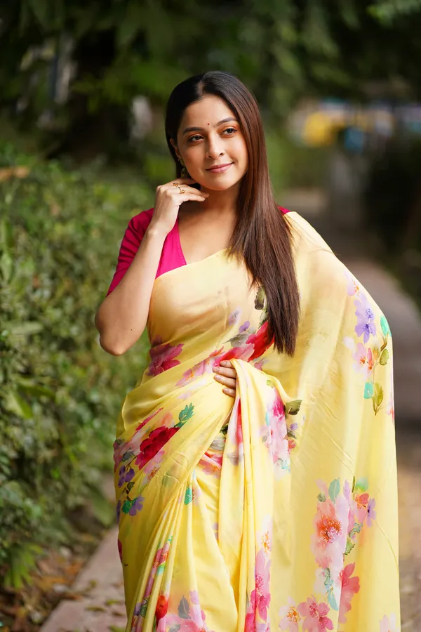 Yellow_Georgette_Saree_For_Women