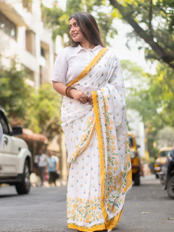 Yellow_Mulmul_Saree_For_Women
