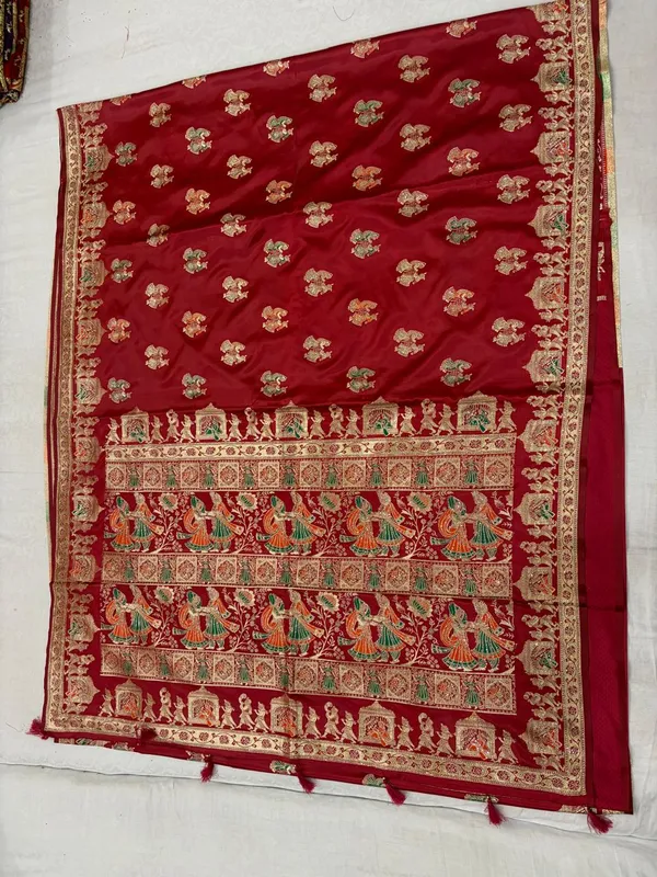 Red_Nylon_Satin_Woven_Floral_Traditional_Saree_For_Women