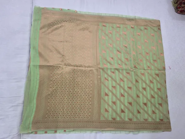 Green_Woven_Saree_For_Women