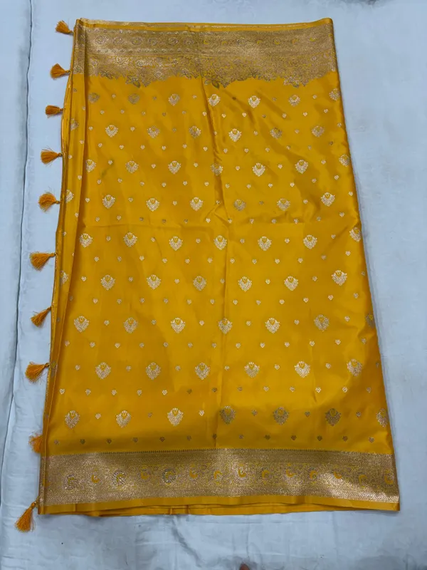 Mustard_Zari_Border_Saree_With_Tassels_For_Women