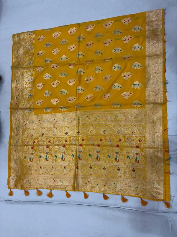 Yellow_Silk_Woven_Floral_Paisley_Saree_For_Women