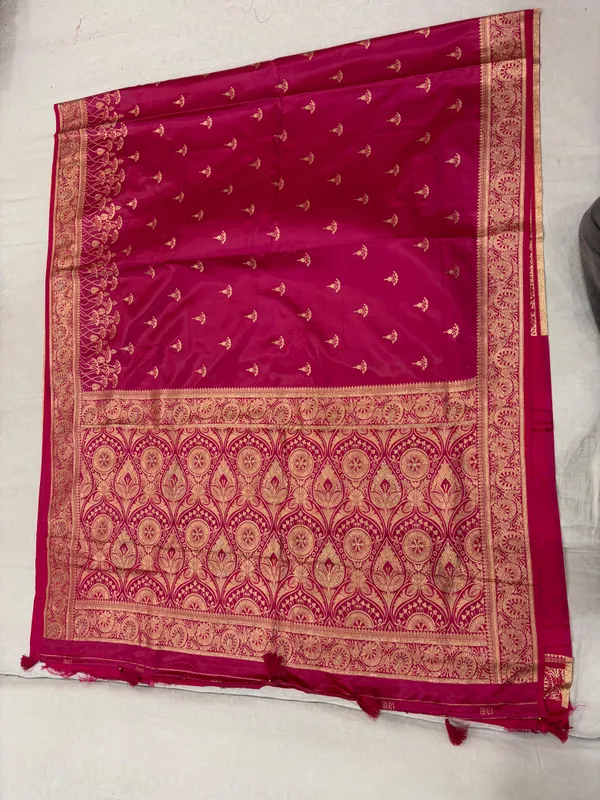 Magenta_Woven_Traditional_Saree_For_Women