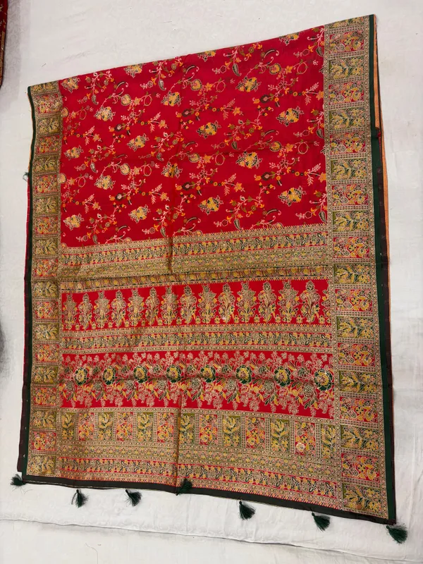 Red_Printed_Traditional_Saree_For_Women