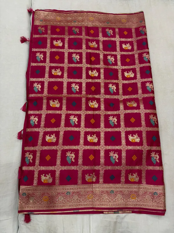 Maroon_Woven_Traditional_Pattern_Saree_For_Women