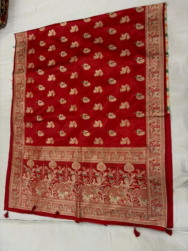 Red_Nylon_Satin_Paisley_Woven_Saree_For_Women