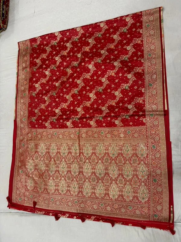 Red_Nylon_Satin_Woven_Embroidered_Saree_For_Women