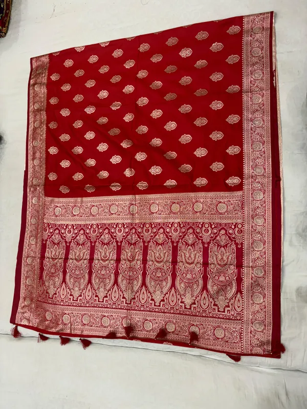 Red_Woven_Traditional_Saree_For_Women