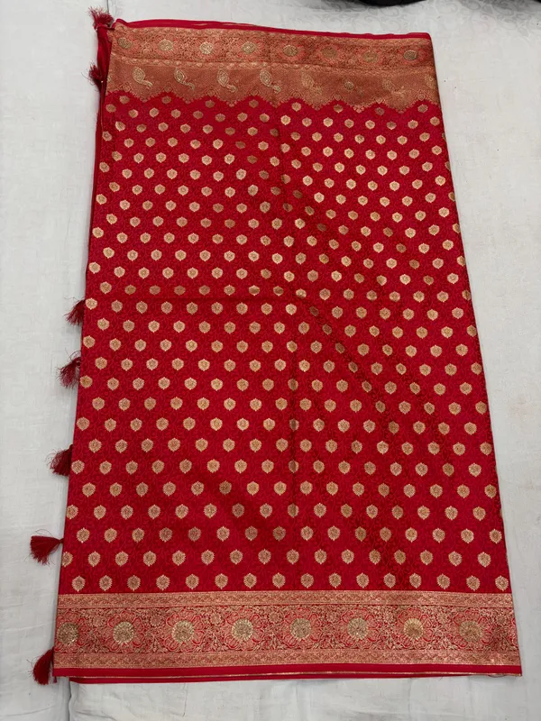 Red_Woven_Zari_Motif_Saree_For_Women