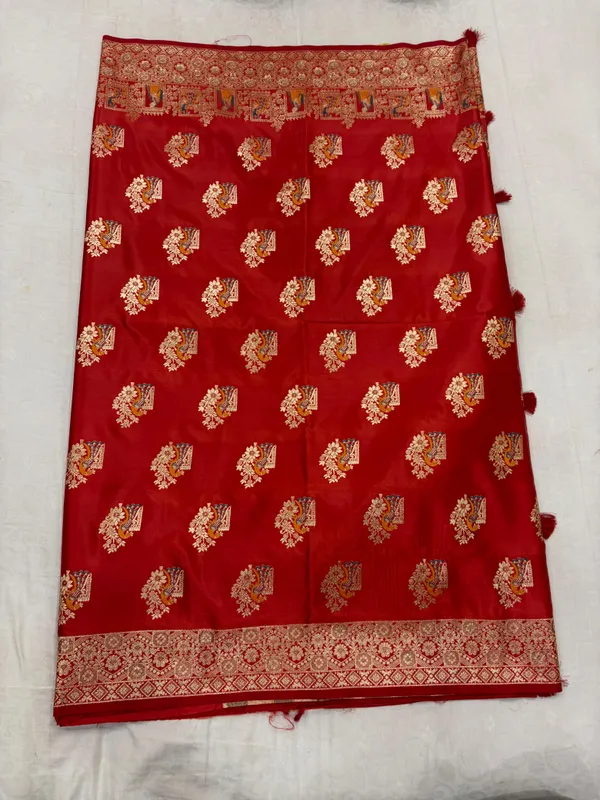 Red_Traditional_Woven_Saree_For_Women