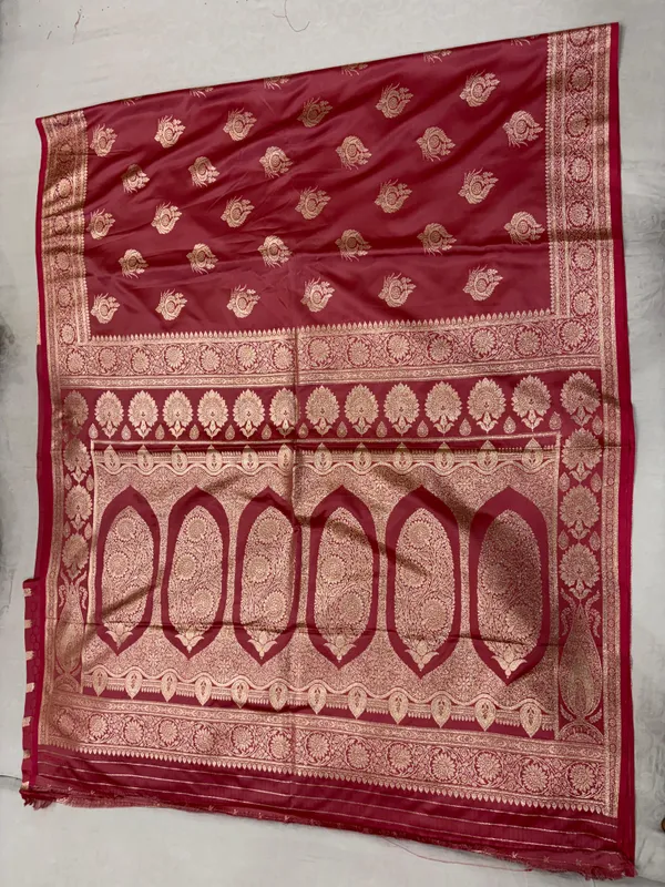 Maroon_Satin_Woven_Paisley_Traditional_Saree_For_Women