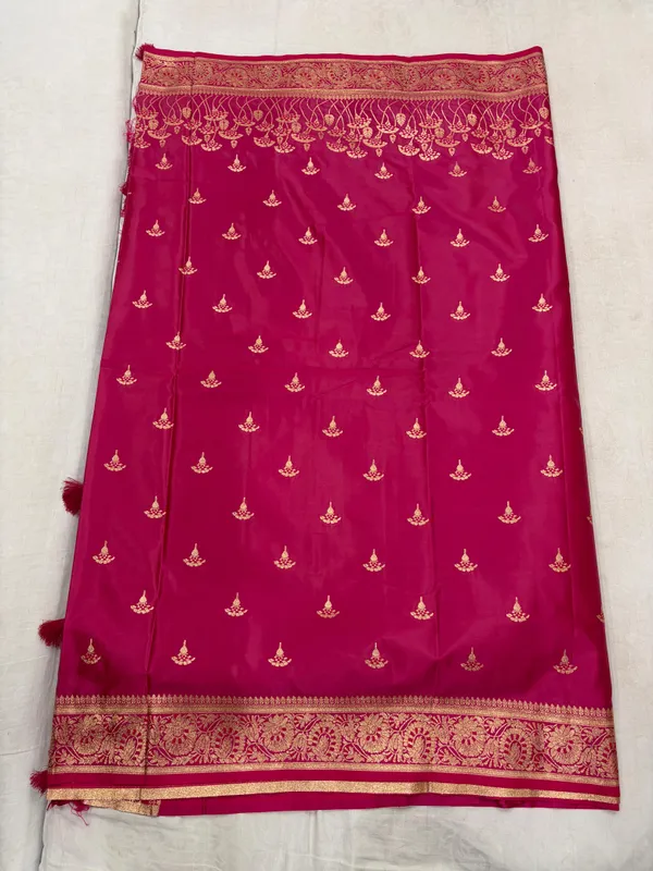 Magenta_Woven_Traditional_Saree_For_Women