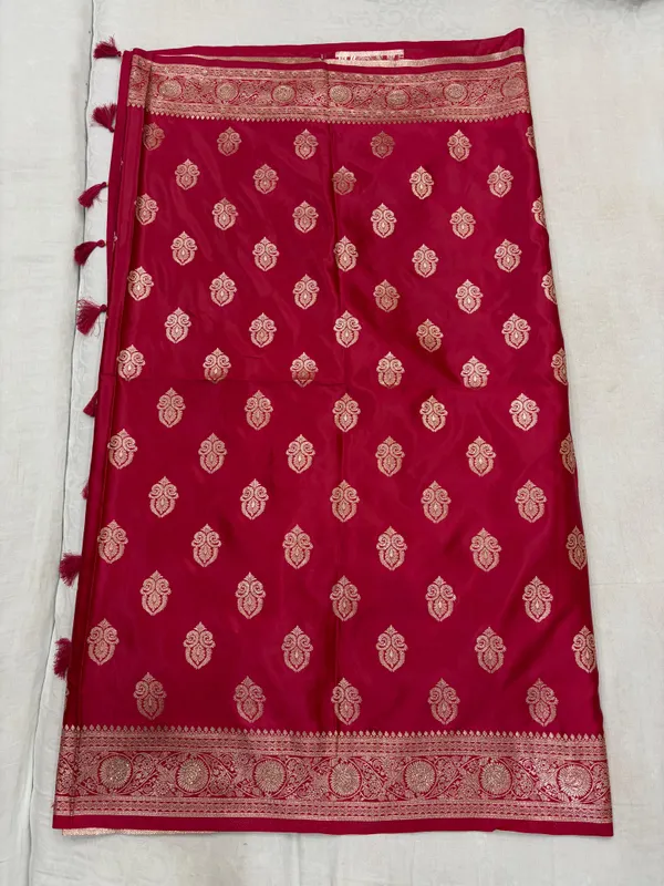 Red_Woven_Traditional_Saree_For_Women