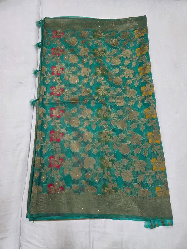Green_Woven_Floral_Saree_For_Women