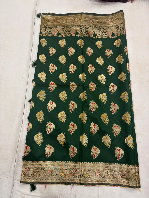 Green_Woven_Traditional_Saree_For_Women