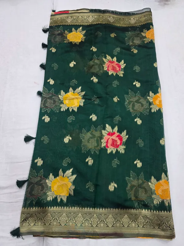 Green_Organza_Woven_Floral_Saree_For_Women