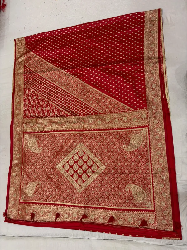 Red_Woven_Traditional_Saree_For_Women