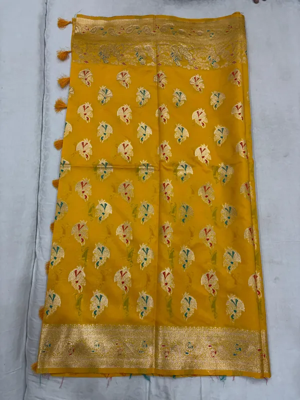 Yellow_Silk_Woven_Floral_Paisley_Saree_For_Women