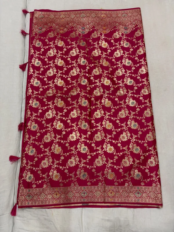 Maroon_Floral_Motif_Border_Saree_For_Women