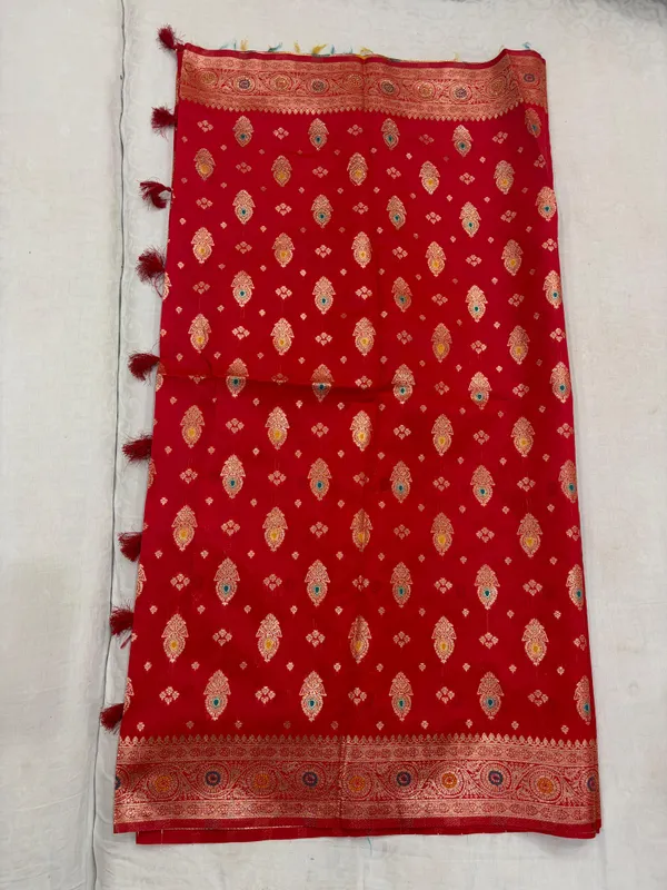 Red_Silk_Woven_Paisley_Saree_For_Women
