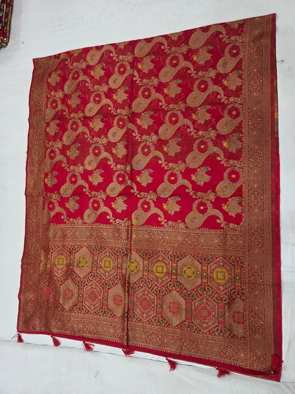 Red_Organza_Woven_Paisley_Floral_Saree_For_Women