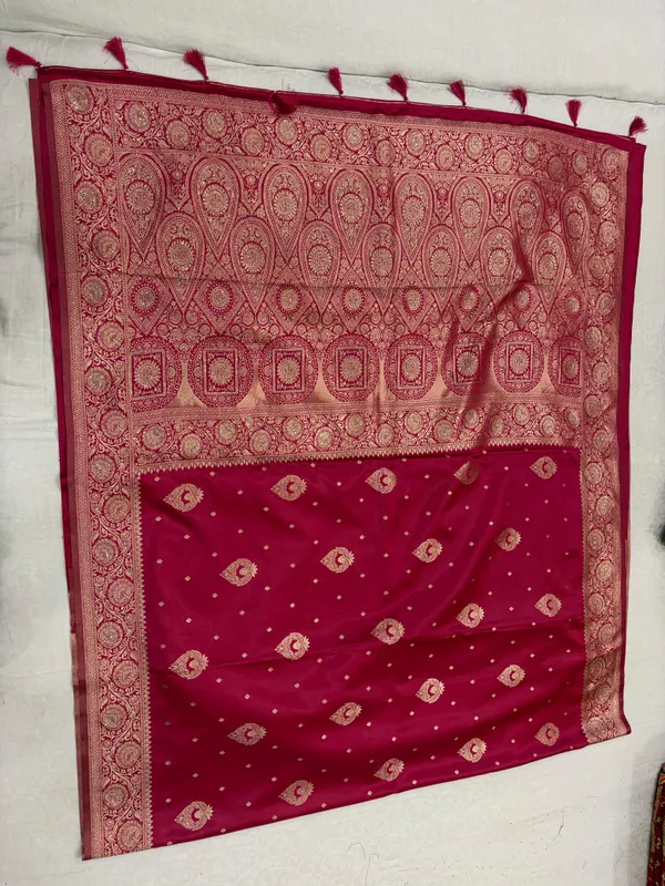 Maroon_Woven_Zari_Saree_For_Women