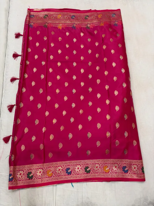 Magenta_Woven_Saree_For_Women