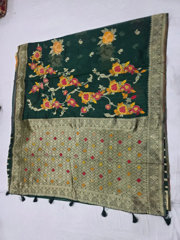 Green_Organza_Woven_Floral_Saree_For_Women