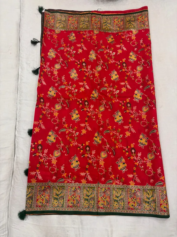 Red_Printed_Traditional_Saree_For_Women