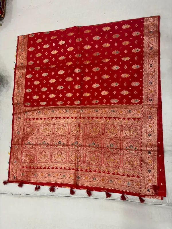 Red_Silk_Woven_Paisley_Saree_For_Women