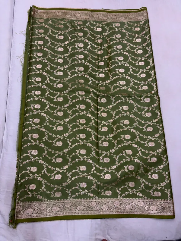 Green_Satin_Woven_Floral_Zari_Saree_For_Women