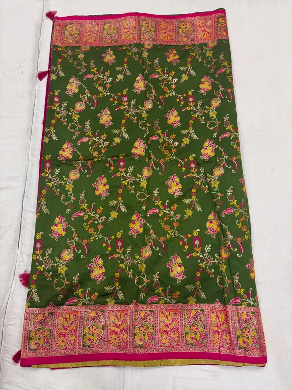 Green_Floral_Paisley_Printed_Shawl_For_Women